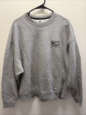 Stussy Men's Light Gray Crewneck Sweatshirt with Embroidered Logo